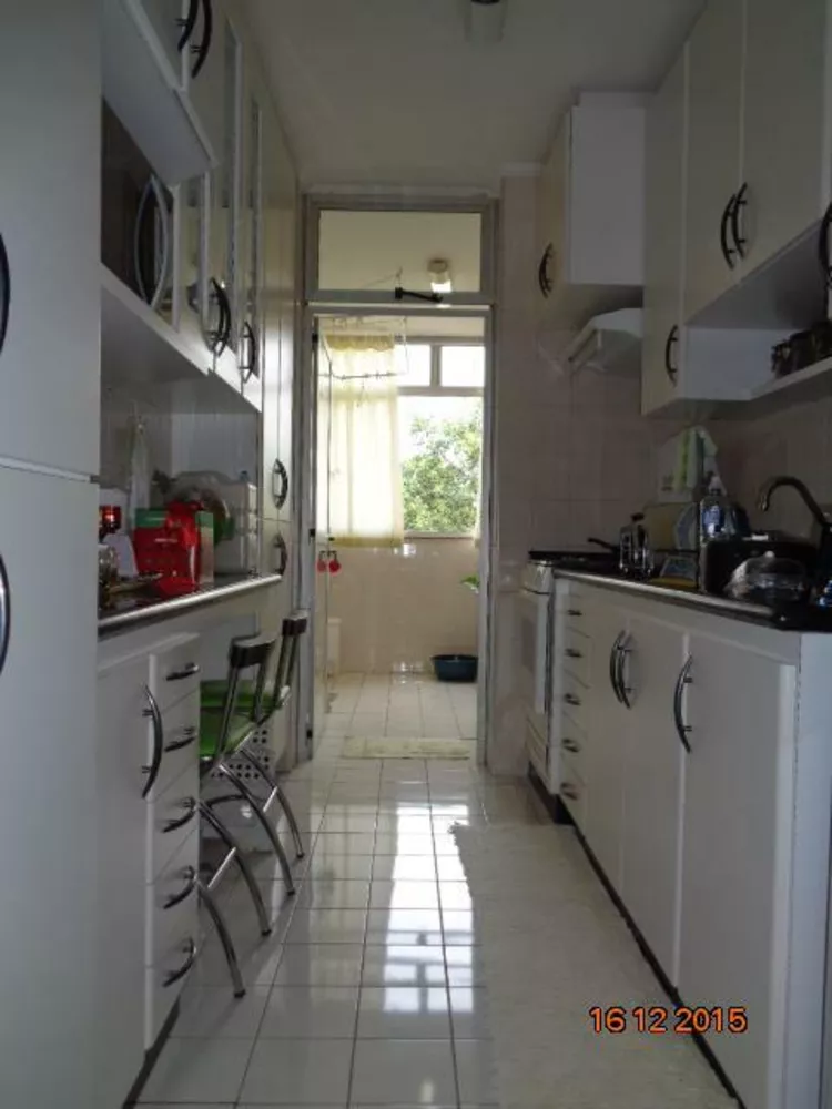 Apartamento à venda com 3 quartos, 74m² - Foto 4