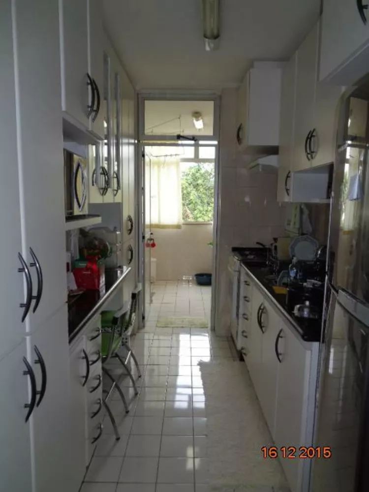 Apartamento à venda com 3 quartos, 74m² - Foto 2