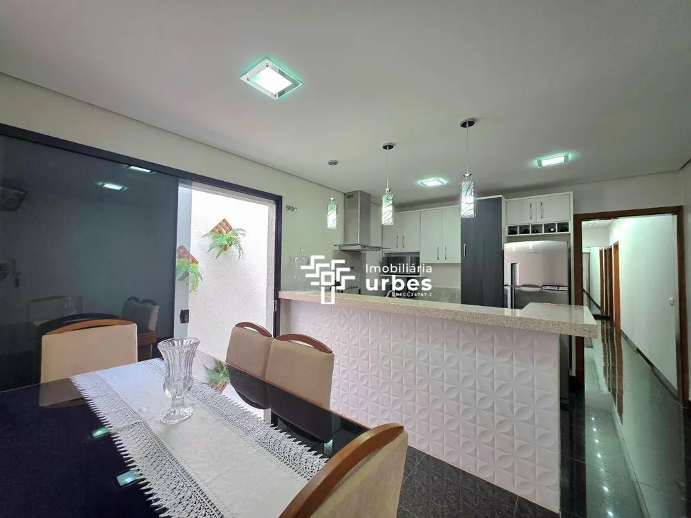 Casa, 3 quartos, 231 m² - Foto 2