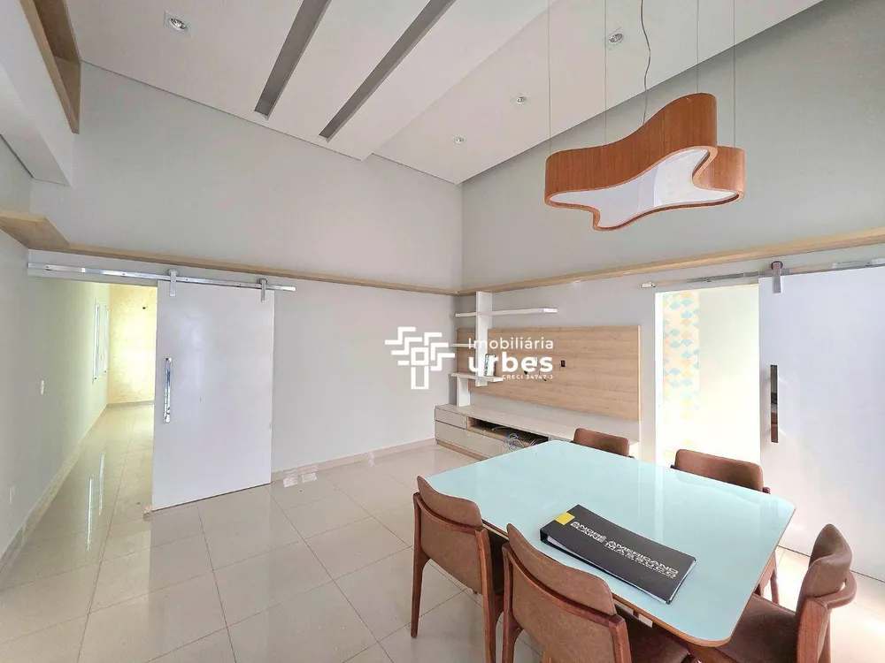 Casa, 3 quartos, 205 m² - Foto 1