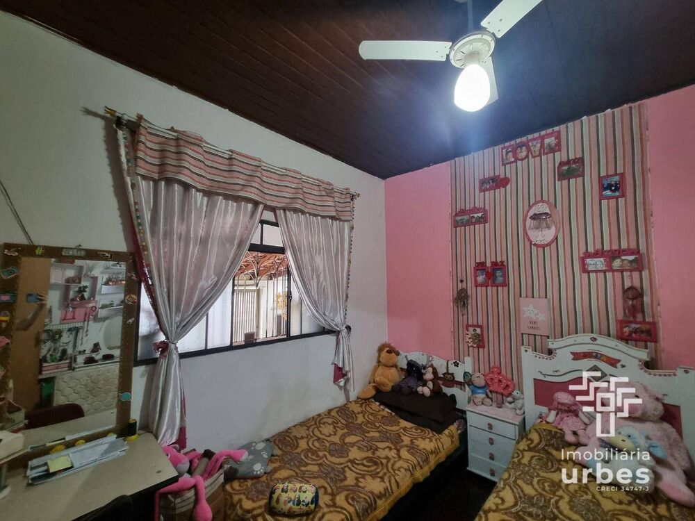 Casa à venda com 4 quartos, 110m² - Foto 1