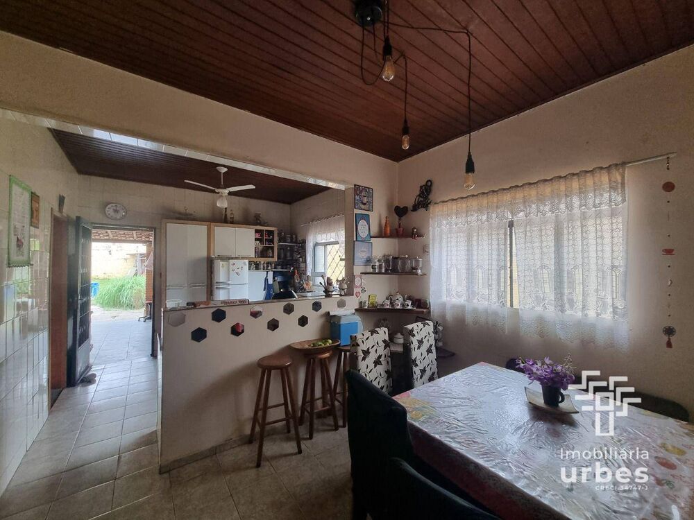 Casa à venda com 4 quartos, 110m² - Foto 2