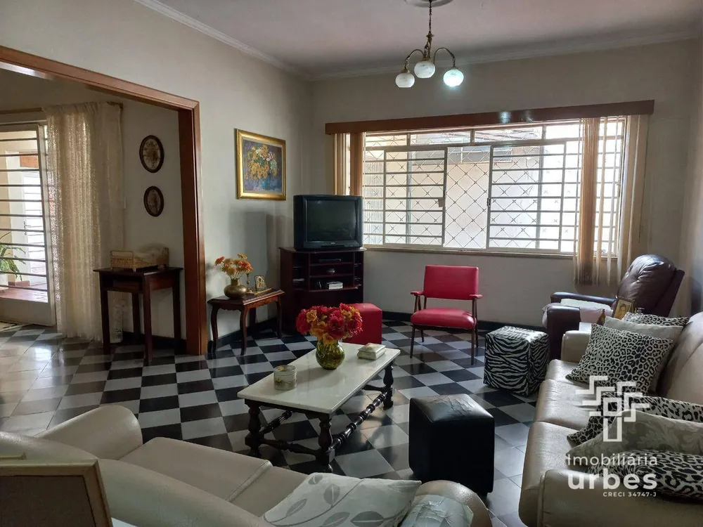 Casa, 3 quartos, 232 m² - Foto 1