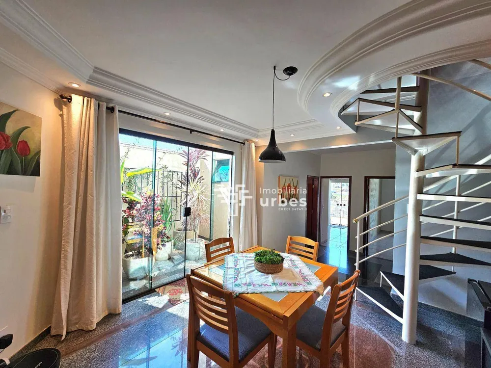 Casa, 3 quartos, 411 m² - Foto 3