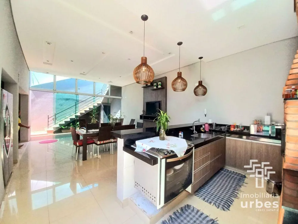 Casa, 3 quartos, 306 m² - Foto 1
