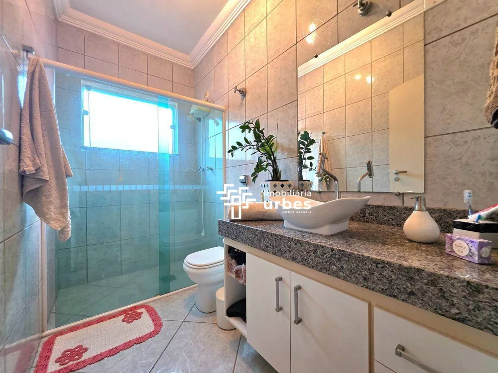 Casa, 3 quartos, 247 m² - Foto 2