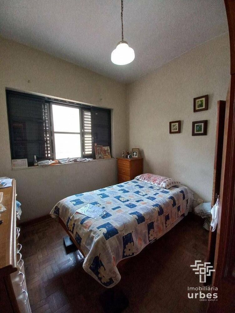 Casa à venda com 3 quartos, 232m² - Foto 4