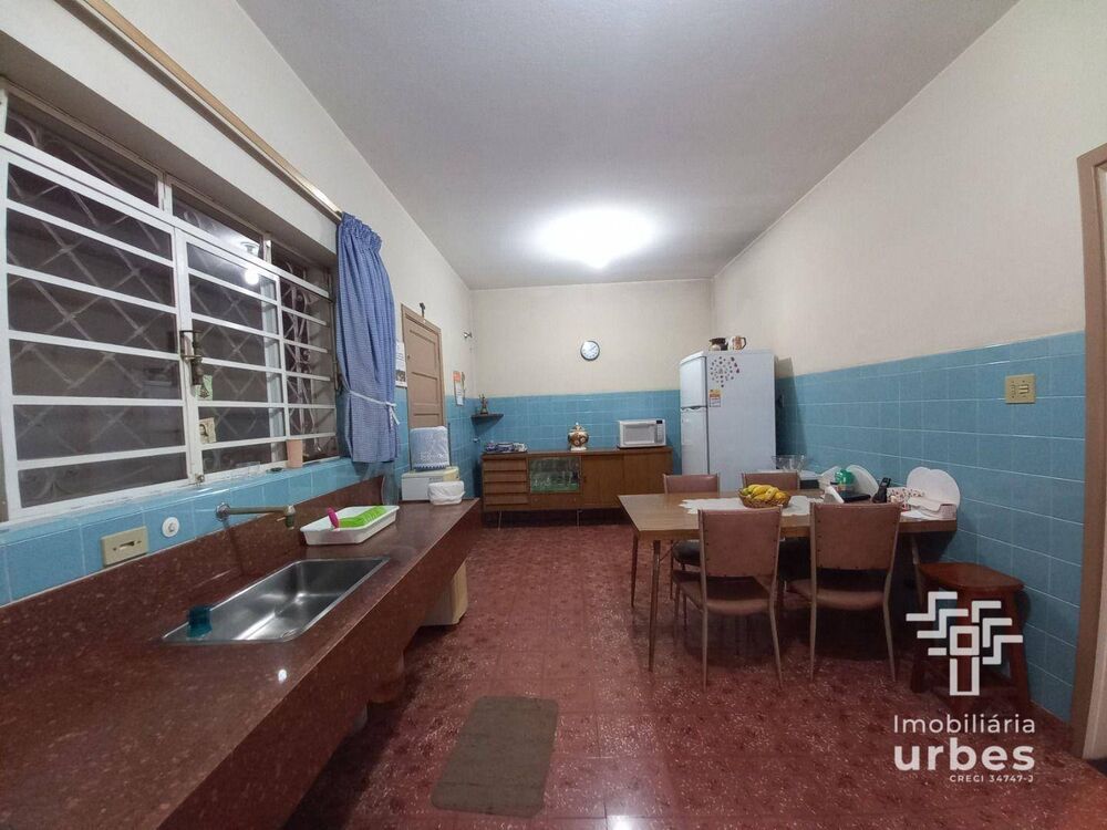 Casa à venda com 3 quartos, 232m² - Foto 3