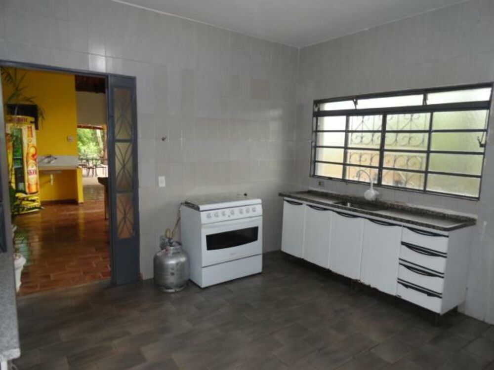 Chácara à venda com 3 quartos, 460m² - Foto 2