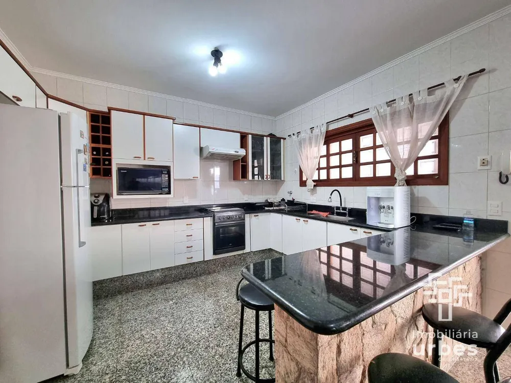 Casa, 3 quartos, 240 m² - Foto 9