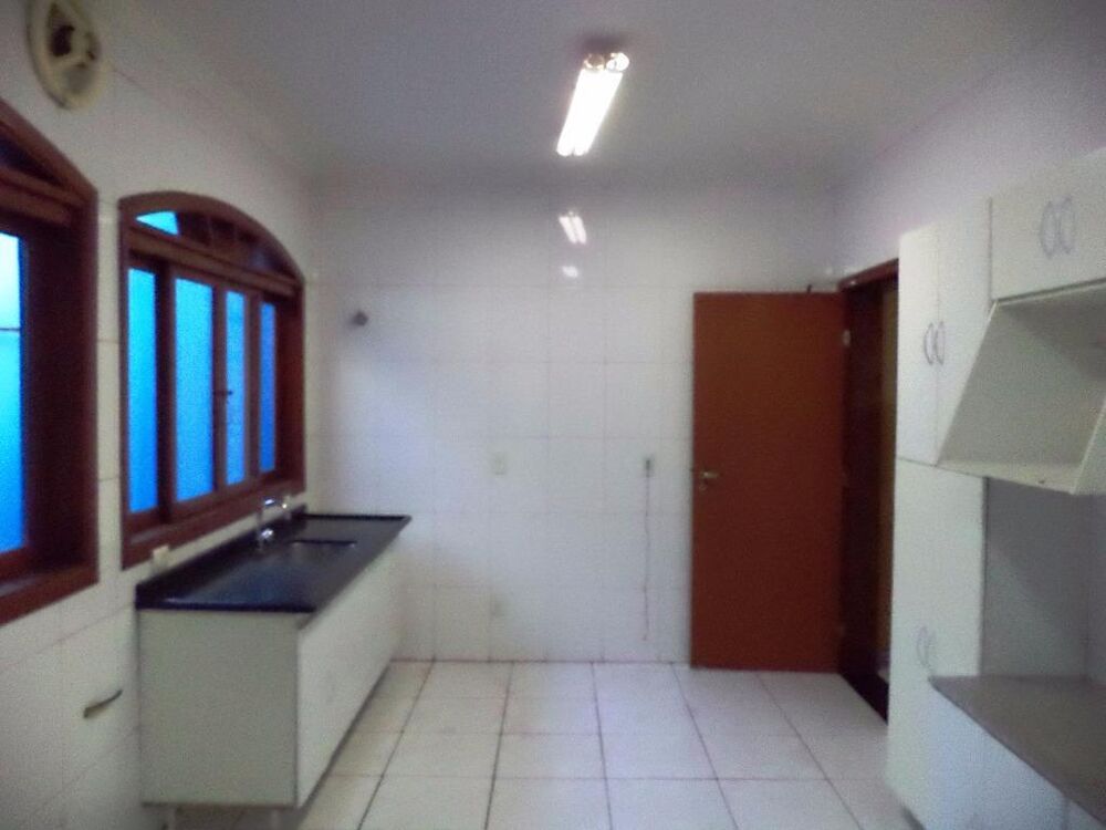 Casa à venda com 4 quartos, 238m² - Foto 3