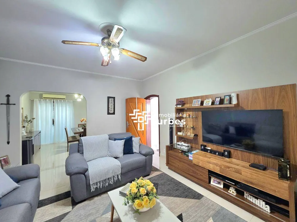 Casa, 3 quartos, 245 m² - Foto 1