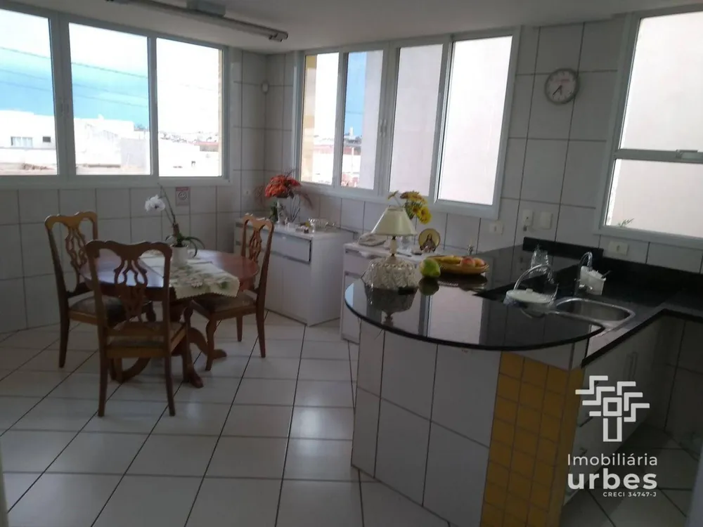 Casa, 3 quartos, 240 m² - Foto 2