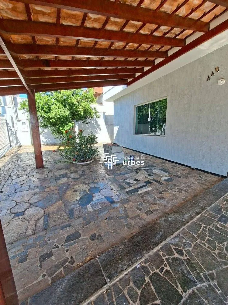 Casa, 3 quartos, 208 m² - Foto 1