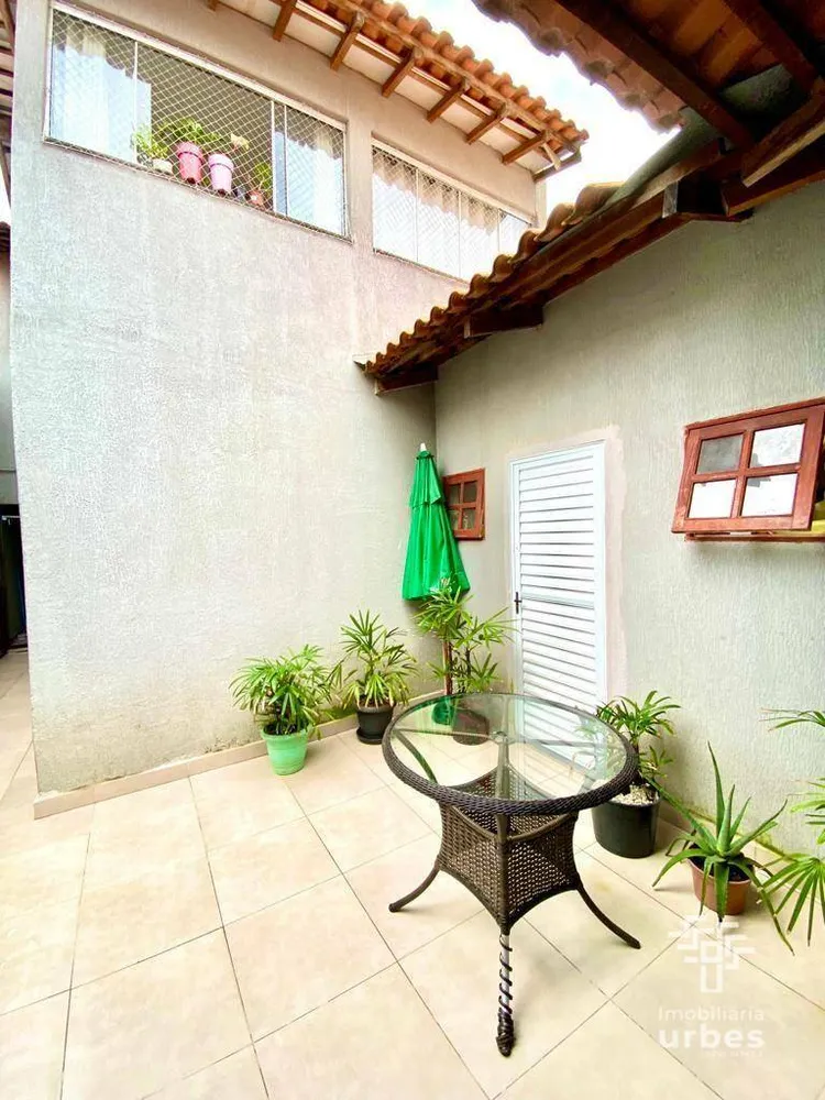 Casa, 4 quartos, 164 m² - Foto 1