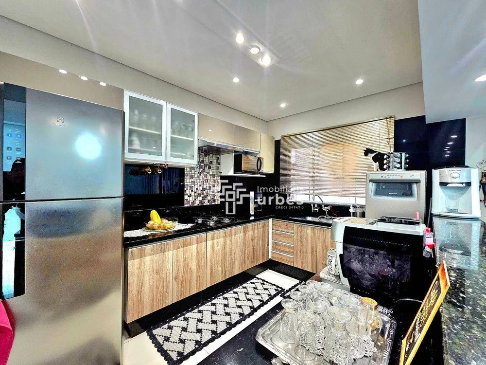 Casa, 3 quartos, 243 m² - Foto 3