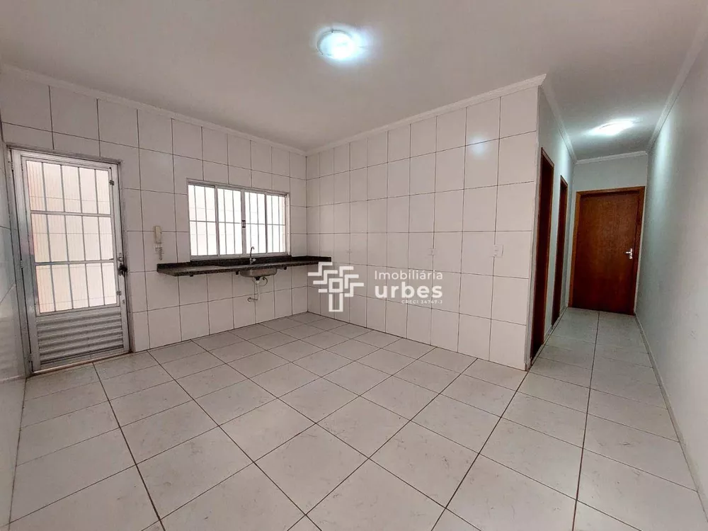 Casa à venda com 2 quartos, 90m² - Foto 2