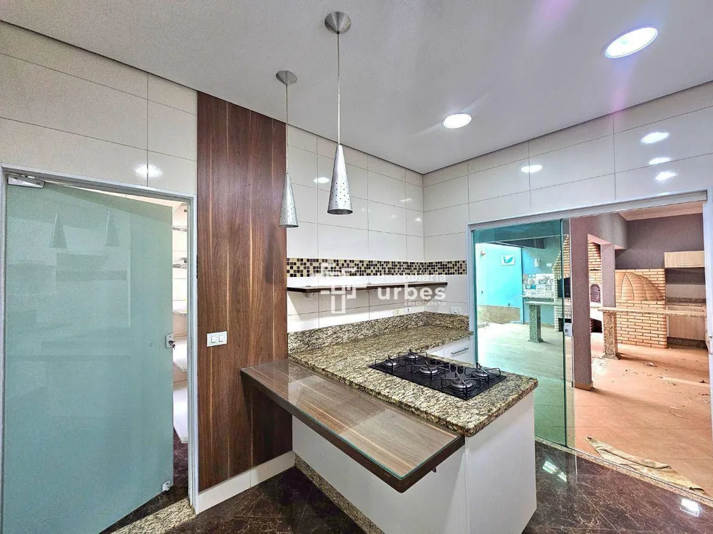 Casa, 3 quartos, 212 m² - Foto 4