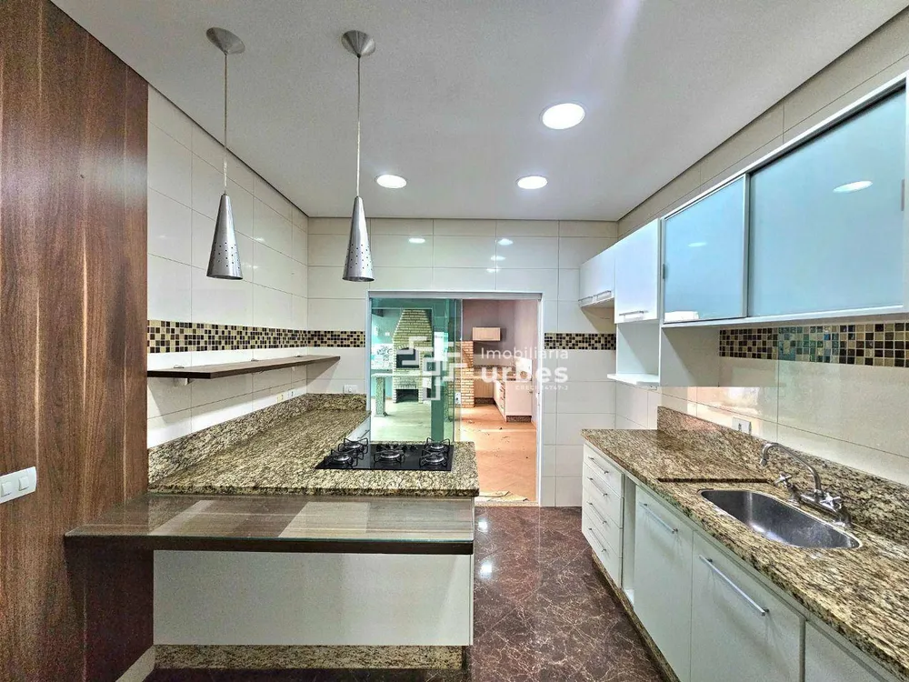 Casa, 3 quartos, 212 m² - Foto 3