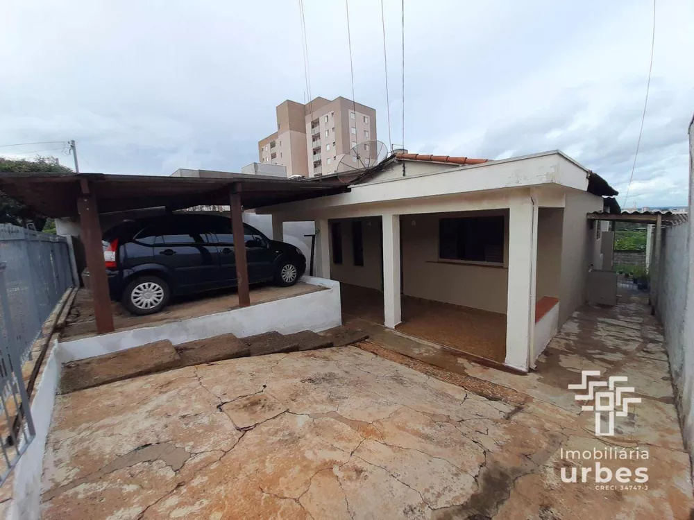 Casa à venda com 3 quartos, 111m² - Foto 1