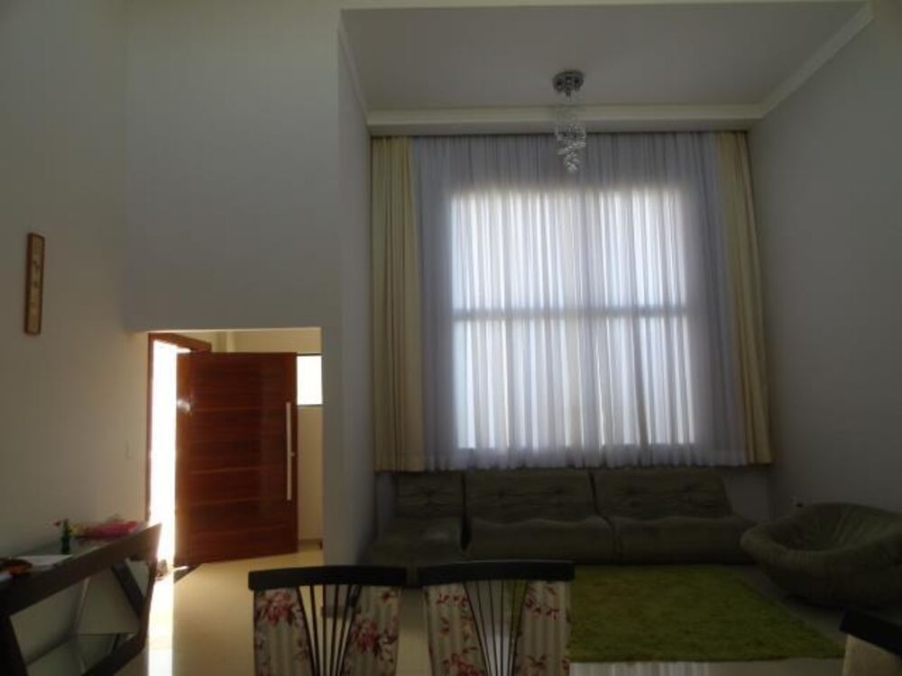Casa à venda com 3 quartos, 300m² - Foto 1