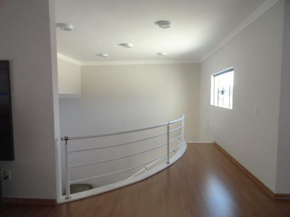 Casa à venda com 3 quartos, 300m² - Foto 4