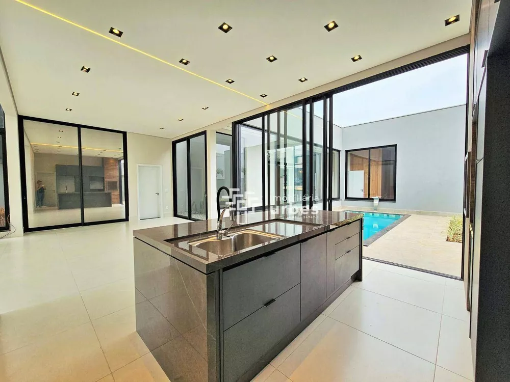 Casa de Condomínio à venda com 3 quartos, 224m² - Foto 1