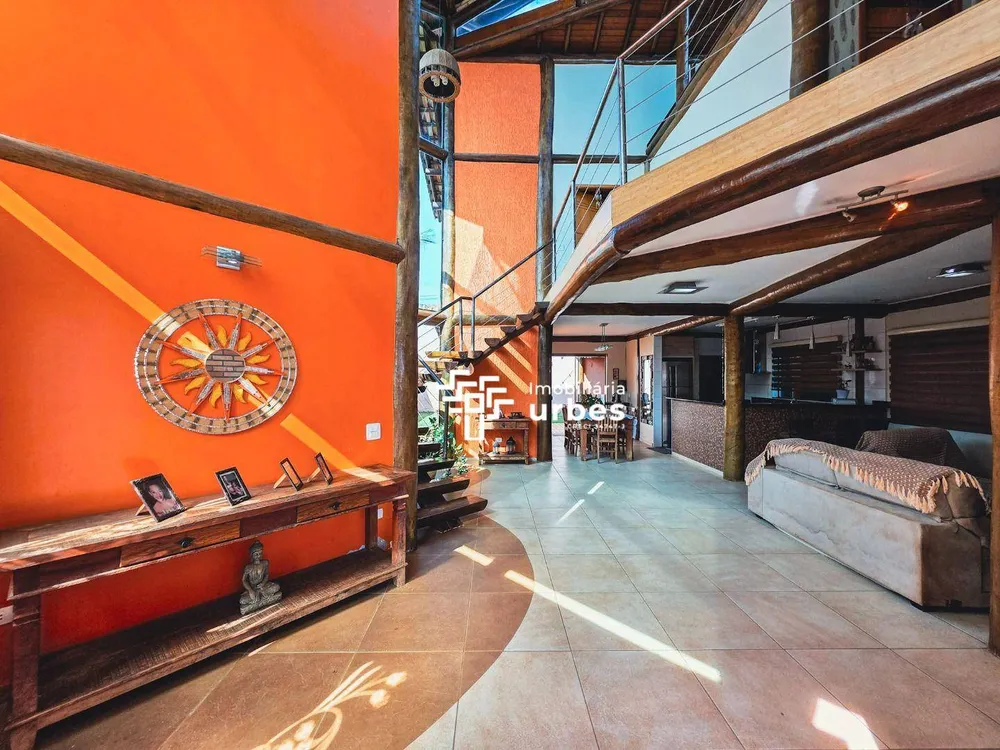 Casa, 3 quartos, 221 m² - Foto 1