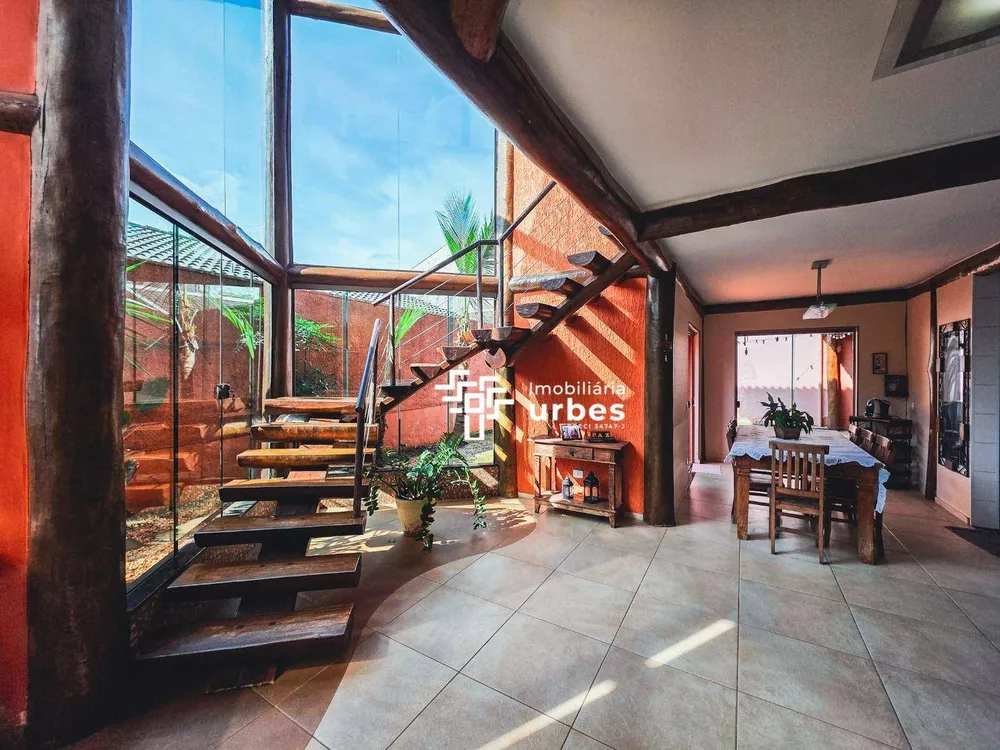 Casa, 3 quartos, 221 m² - Foto 3