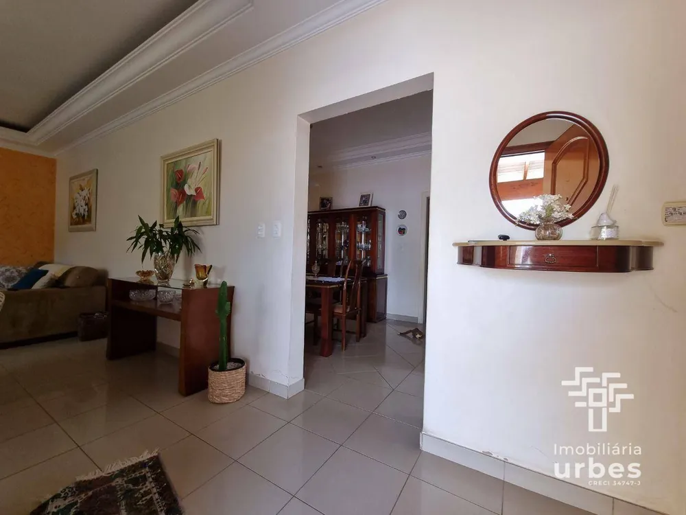Casa, 4 quartos, 196 m² - Foto 1