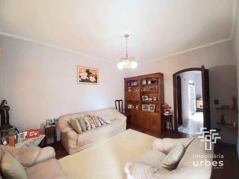 Casa, 3 quartos, 221 m² - Foto 1