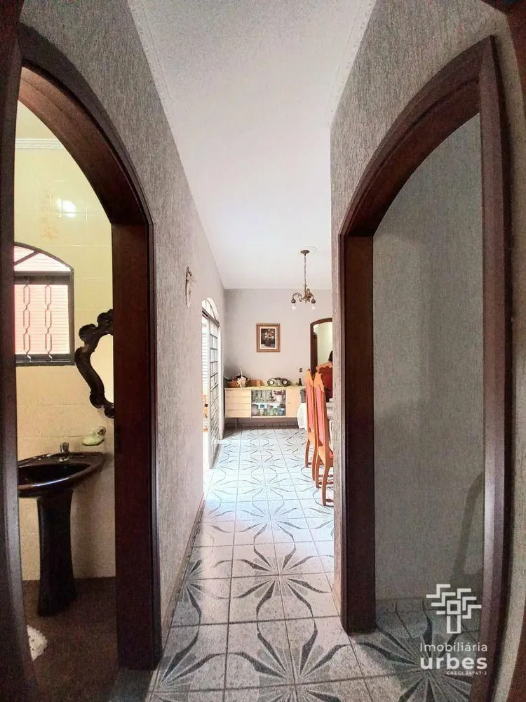 Casa, 3 quartos, 221 m² - Foto 2