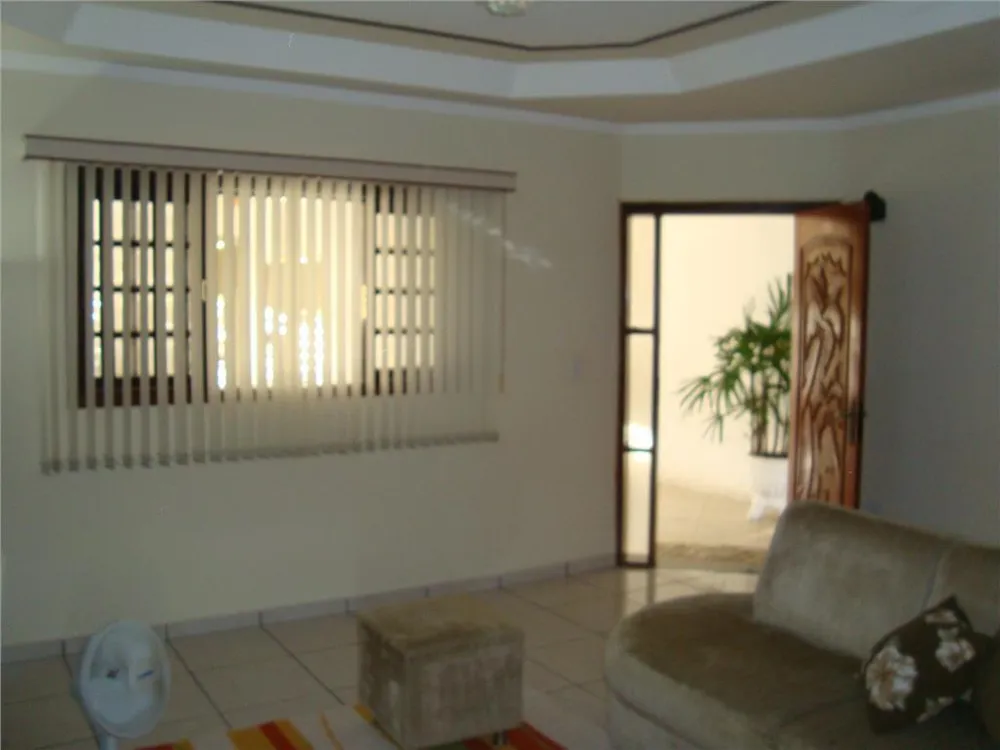 Casa, 3 quartos, 241 m² - Foto 1