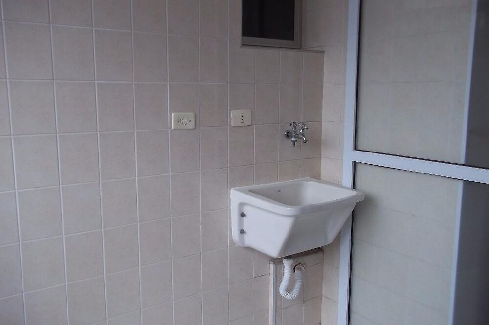 Apartamento à venda com 3 quartos, 74m² - Foto 2