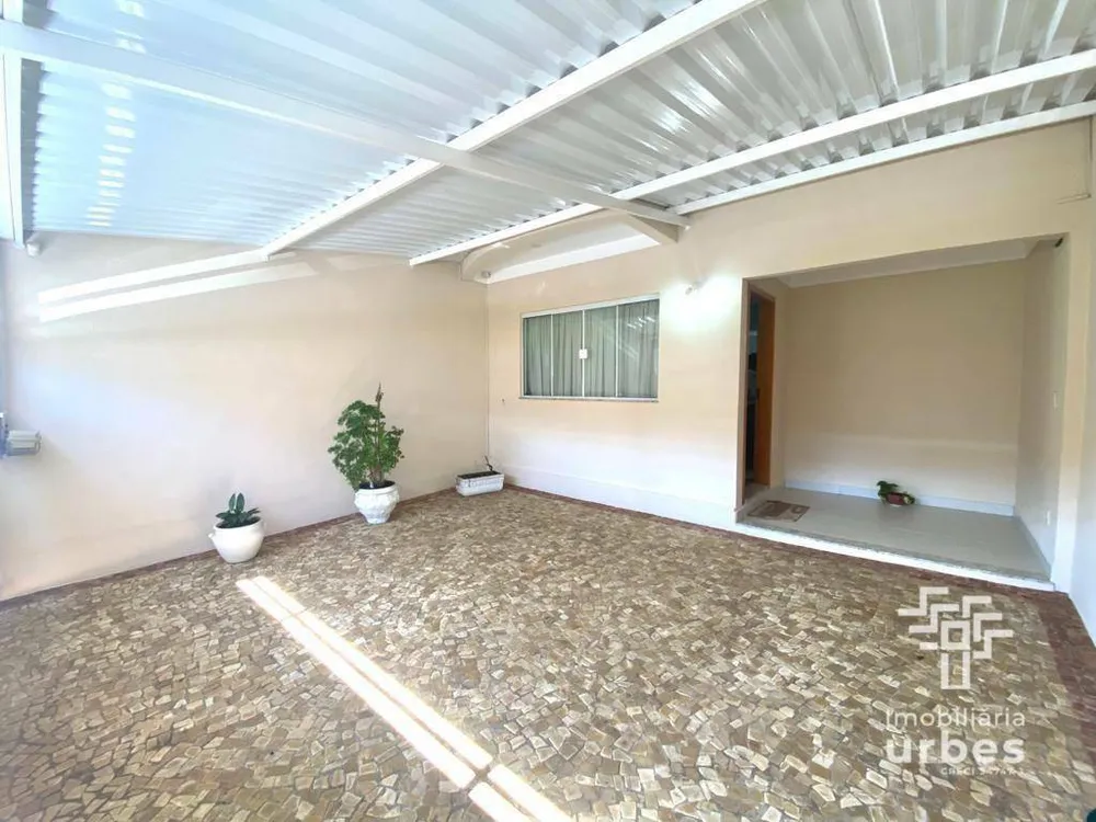 Casa, 3 quartos, 218 m² - Foto 1