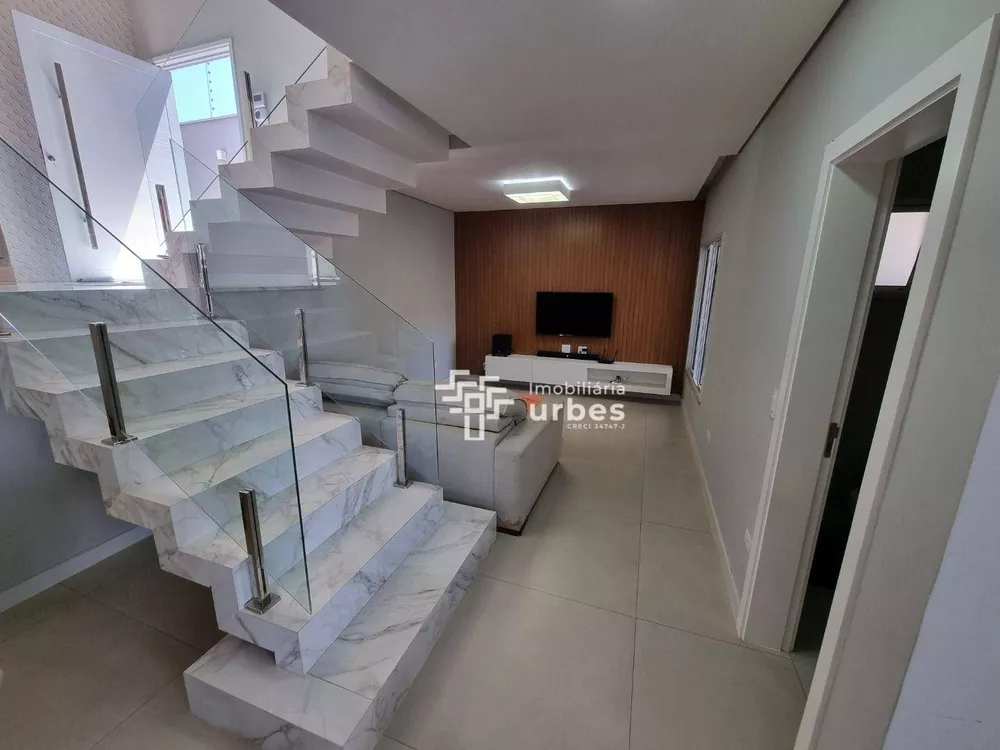 Casa à venda com 3 quartos, 240m² - Foto 3