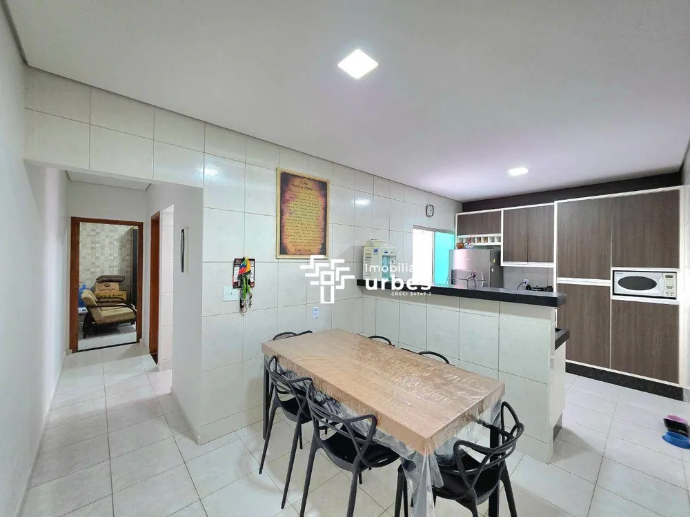Casa, 4 quartos, 215 m² - Foto 2