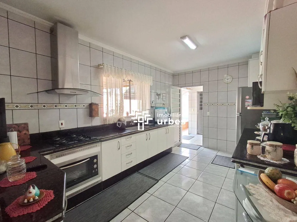 Casa, 3 quartos, 188 m² - Foto 2