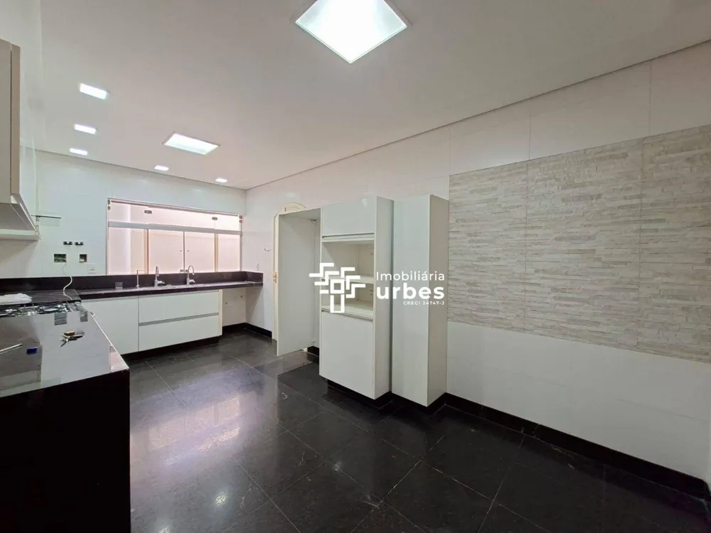 Casa, 5 quartos, 310 m² - Foto 2