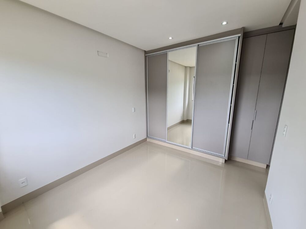 Casa à venda com 3 quartos, 279m² - Foto 1