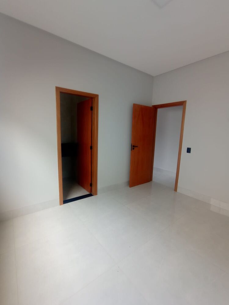 Casa à venda com 3 quartos, 195m² - Foto 2