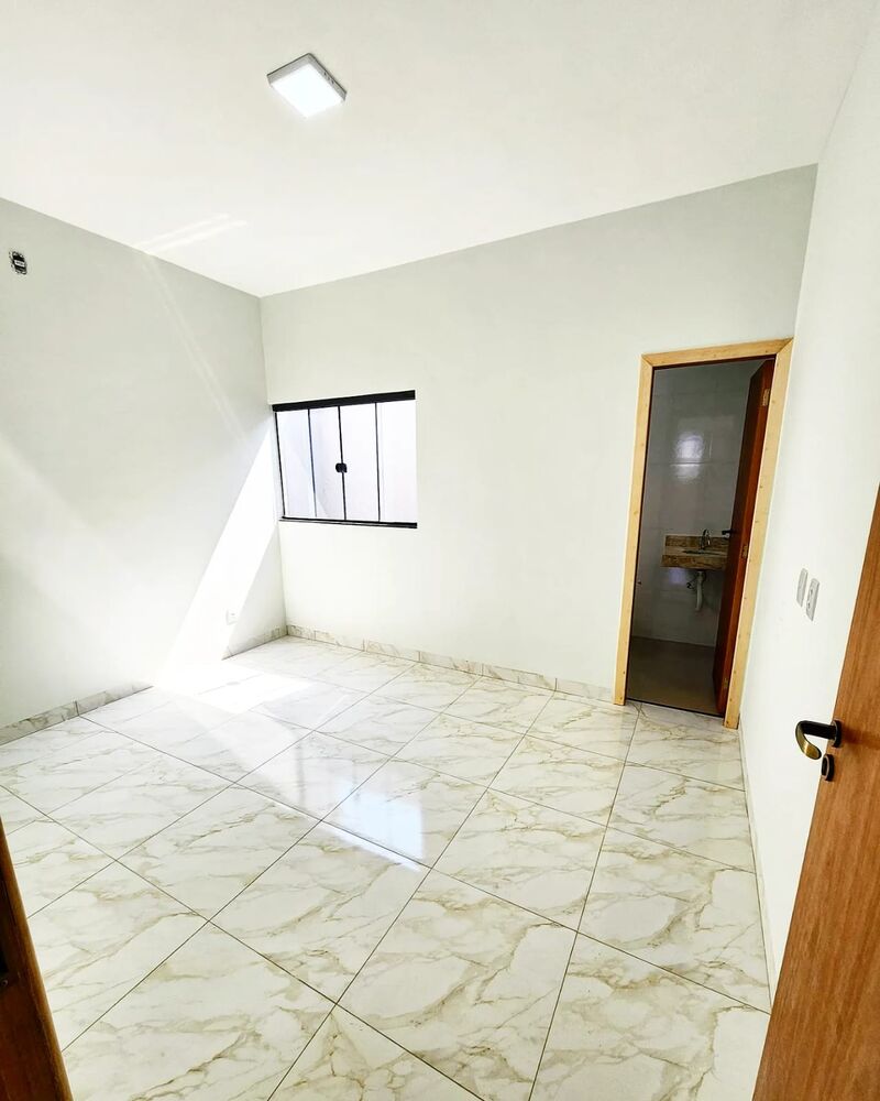 Casa à venda com 2 quartos, 80m² - Foto 2