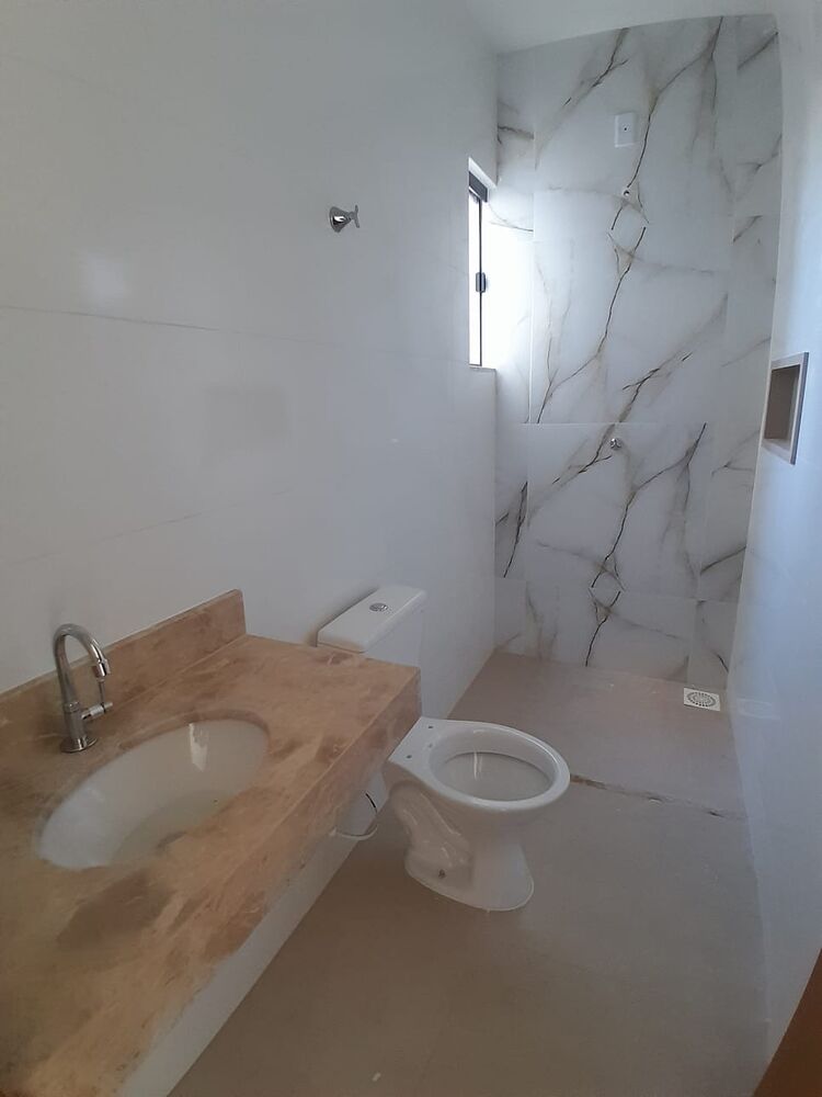 Casa à venda com 2 quartos, 115m² - Foto 1