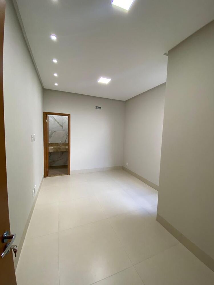 Casa à venda com 3 quartos, 210m² - Foto 2