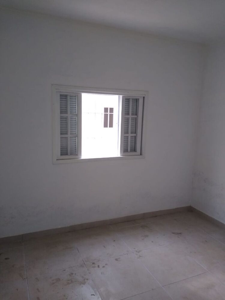 Casa à venda com 2 quartos, 250m² - Foto 2