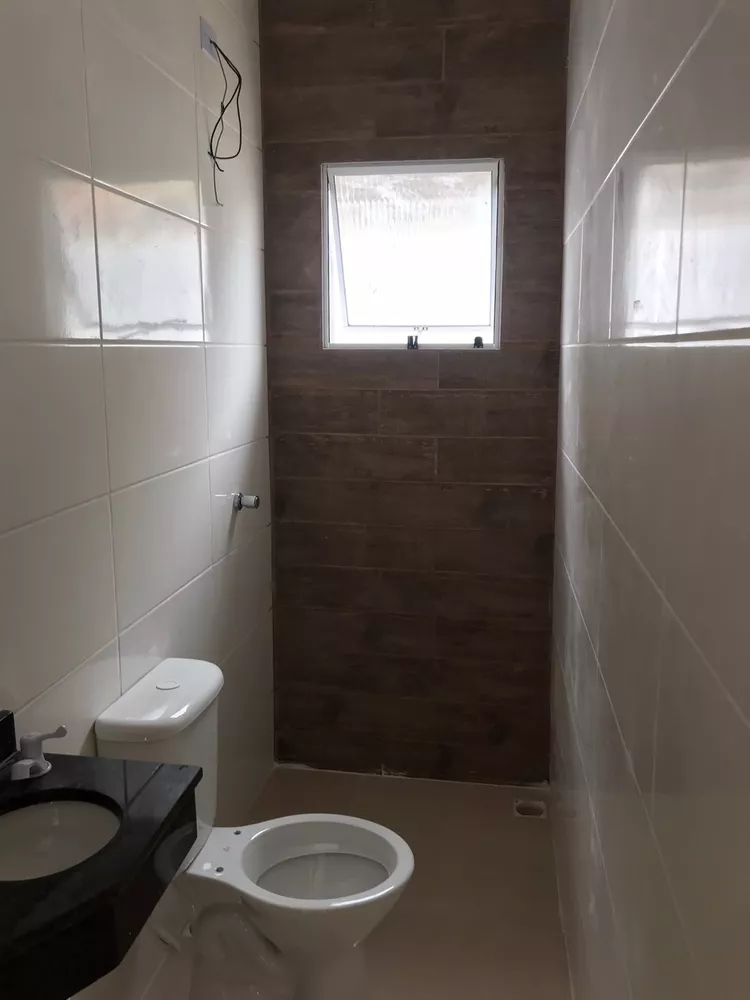 Casa à venda com 2 quartos, 60m² - Foto 2