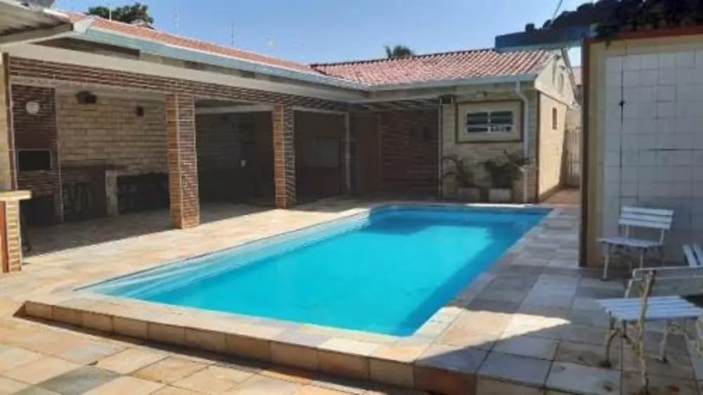 Casa à venda com 6 quartos, 370m² - Foto 2