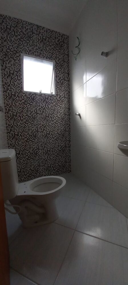 Casa à venda com 2 quartos, 64m² - Foto 1