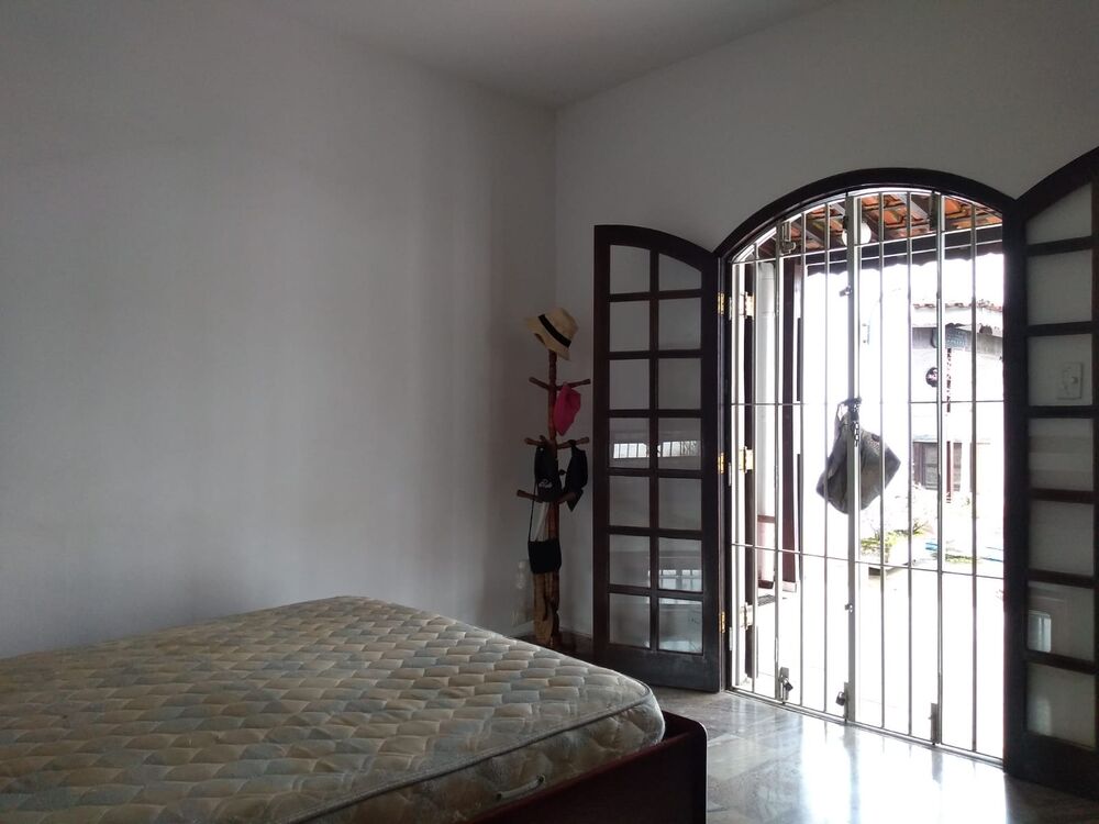 Casa à venda com 4 quartos, 250m² - Foto 3