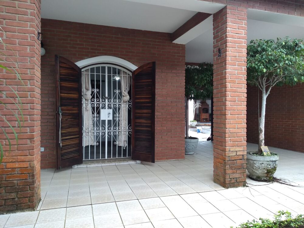 Casa à venda com 4 quartos, 250m² - Foto 2